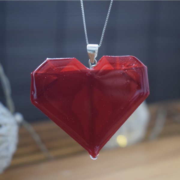 Collar de corazón resinado con cadena en plata