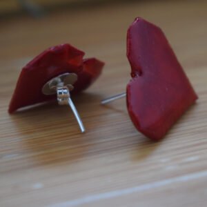 Aretes de botón de corazón de origami con accesorios en plata