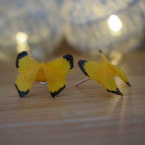 Aretes de botón de mariposa de origami con accesorios en plata