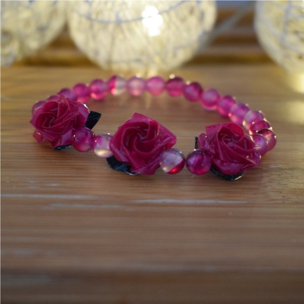 Pulsera de rosas de origami con accesorios en plata